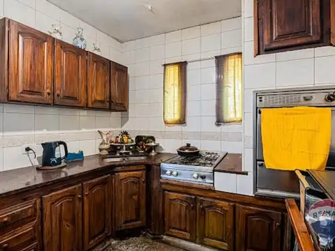 Casa 4 ambientes con 2 baños