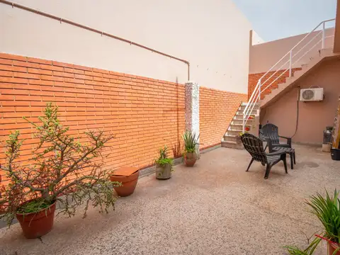 VENTA CASA CON GALPON PATIO Y TERRAZA V.ALSINA