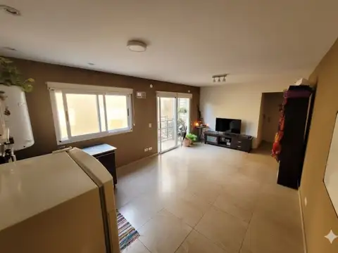 Alquiler de Moderno y luminoso departamento de 2 ambientes con balcón.