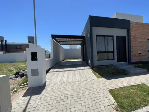 Casa 4 ambientes con 1 baño