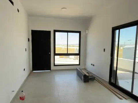 Casa Duplex Venta 2 dormitorios 1 baño patio cohera seguridad 24 hs