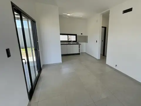 Casa Duplex Manantiales Venta 2 dormitorios 1 baño patio cohera seguridad 24 hs