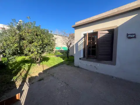 Casa en venta en Mercedes Buenos Aires, casa con local y amplio parque