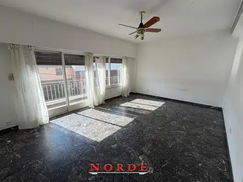 VENTA •PH • LOMAS DEL MIRADOR  • CUATRO AMBIENTES • PATIO •  APTO A CREDITO
