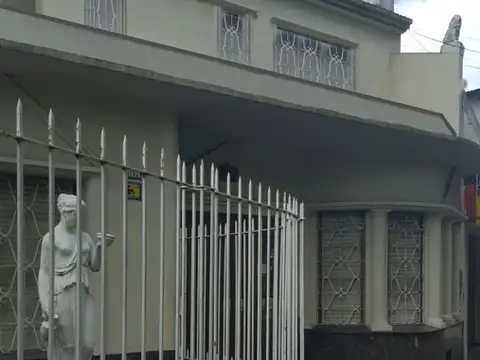 Av. Hipólito Yrigoyen 5100