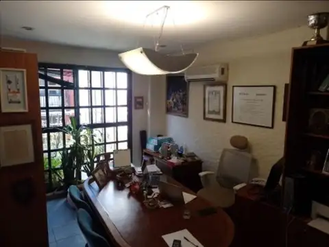 Oficina 7 ambientes con 2 baños