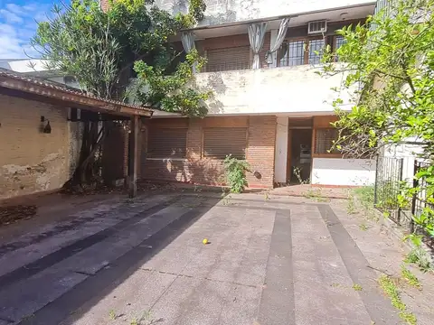 Casa 7 ambientes con 2 baños