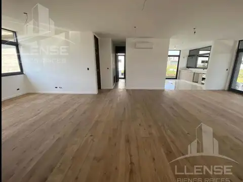 Casa 4 ambientes con 3 baños