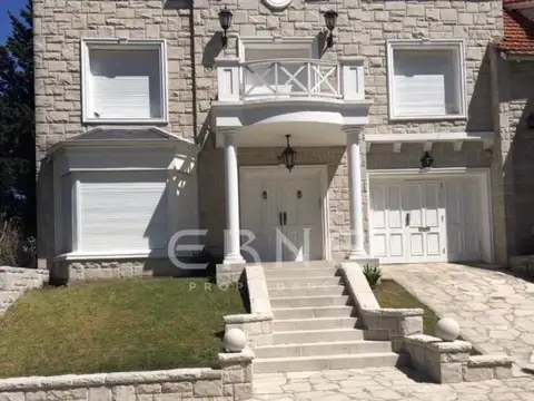 INCREIBLE CASA EN PLAYA GRANDE FRENTE AL GOLF