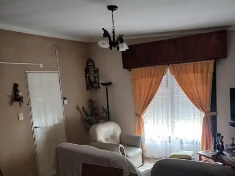 Casa 5 ambientes con 1 baño