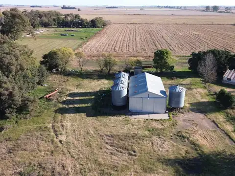 Se vende Galpón c/piso alto tránsito+ 4 silos 60tn