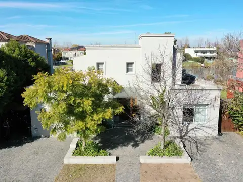 Casa al Lago en Alquiler Anual en Santa Barbara!