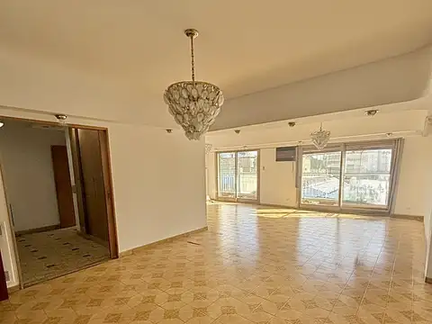Semipiso con Terraza Propia de 6 ambientes en Villa Pueyrredon
