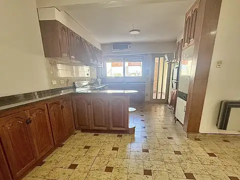 Semipiso con Terraza Propia de 6 ambientes en Villa Pueyrredon
