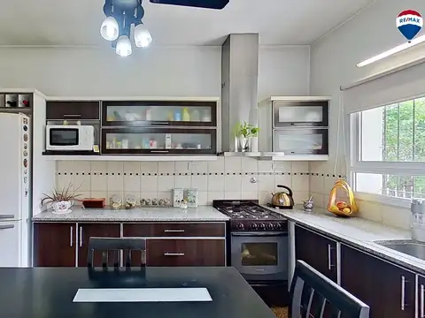 VENTA CASA. FCIO VARELA CENTRO CON PILETA