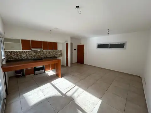 Llerena 2600, Piso 1