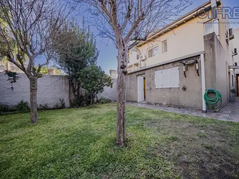 PH 4 ambientes con patio y parrilla en Agronomía. Gran Jardín de uso común con acceso directo.