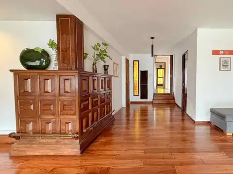 VENTA CASA 8AMB ADROGUÉ