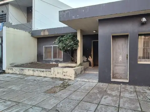 Casa céntrica con departamento, ideal para inversión!
