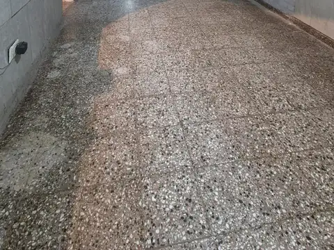 Casa céntrica con departamento, ideal para inversión!