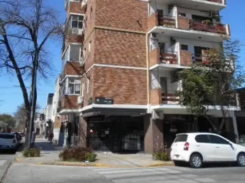 Monoambiente al frente con balcón