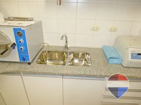 Oficina 6 ambientes con 4 baños