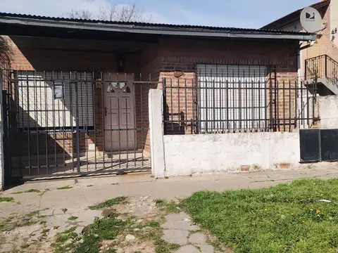 Depto Tipo Casa en Alquiler en Merlo, $ 680.000