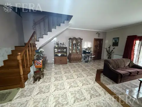 Casa 5 ambientes con 3 baños