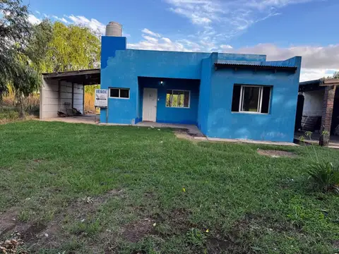 Casa en venta - 2 Dormitorios 1 Baño - Saladillo