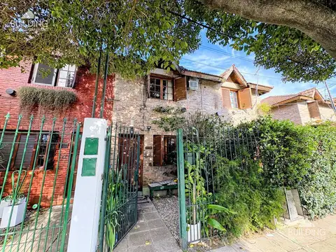 Casa/Duplex en venta -tolosa-la plata -dos dormitorios- patio-toillet-baño completo