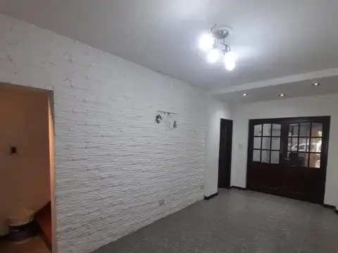 Casa 4 ambientes con 1 baño