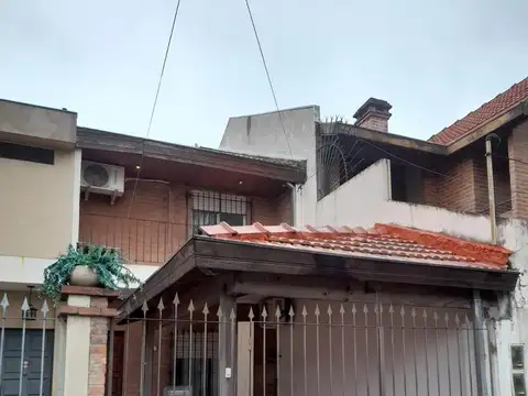 Triplex 4 ambientes con cochera y patio - Villa Luzuriaga