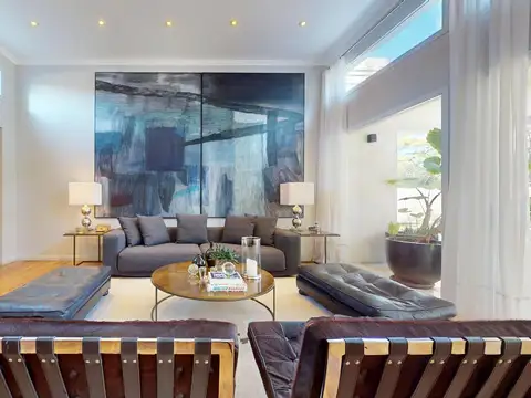 Casa en Venta con 3 cocheras
