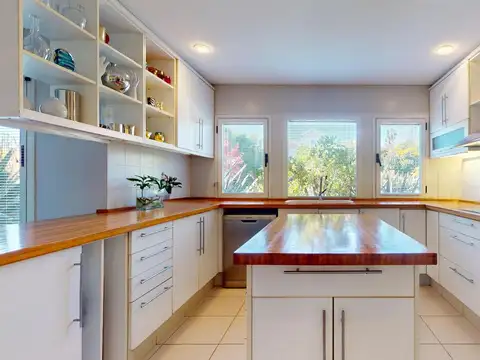 Casa 5 ambientes con 2 baños