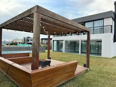 VENTA CASA 5 AMB EN BARRIO SANTA RITA SAN VICENTE/ CANNING