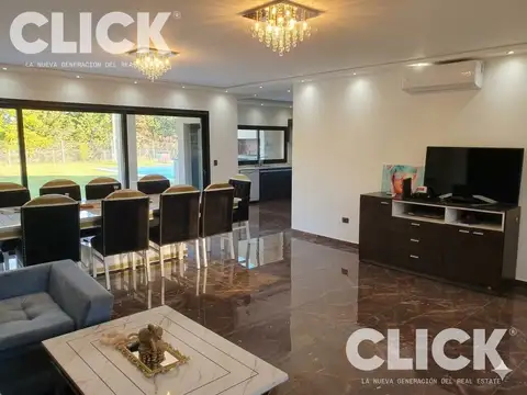 Casa en Venta con 3 cocheras