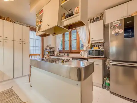 Casa en Venta con 2 cocheras