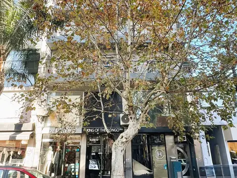 *OFICINA DE 28 M2 CON BALCON AL FREMTE