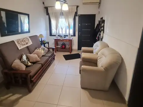 Casa 3 ambientes con 2 baños