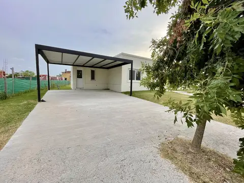 Casa 4 ambientes con 2 baños