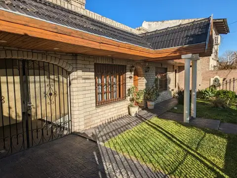 CASA  en Venta José Mármol Calle Molina al 1000
