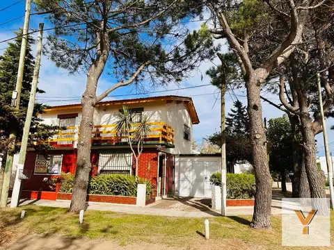 Casa en venta - 2 Dormitorios 2 Baños - 118Mts2 - Las Toninas