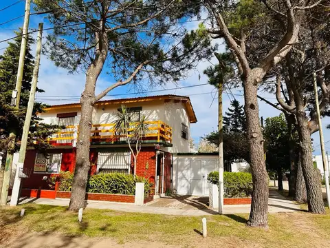 Casa en venta - 2 Dormitorios 2 Baños - 118Mts2 - Las Toninas