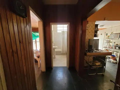 Casa 9 ambientes con 2 baños