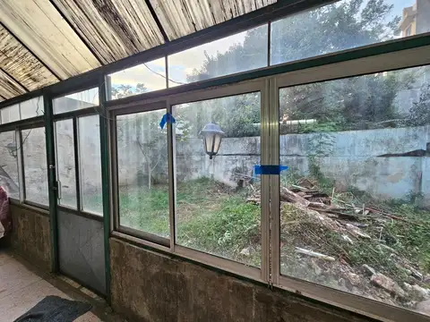 PH TIPO CASA 3 AMB AL FRENTE Y EN PLANTA BAJA CON JARDIN