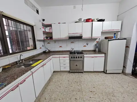PH TIPO CASA 3 AMB AL FRENTE Y EN PLANTA BAJA CON JARDIN