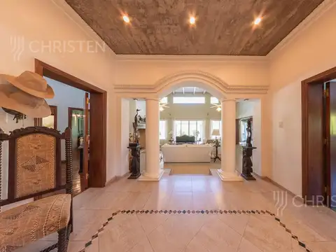 Casa en Venta con 2 cocheras