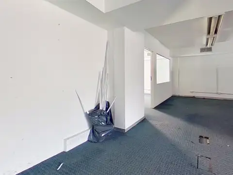 Oficina 6 ambientes con 4 baños