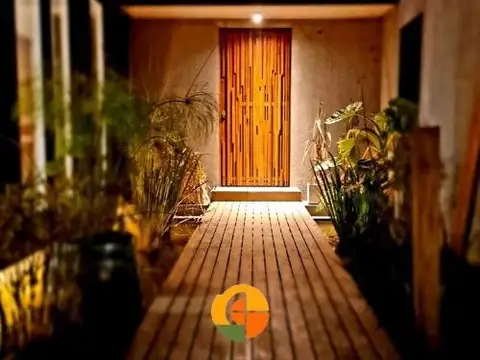 Casa 5 ambientes con 4 baños
