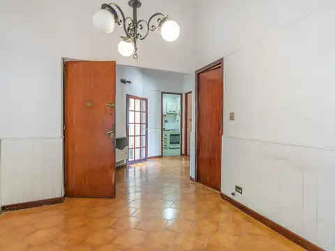 Departamento en Caballito - 3 ambientes en planta baja con cochera - apto profesional
